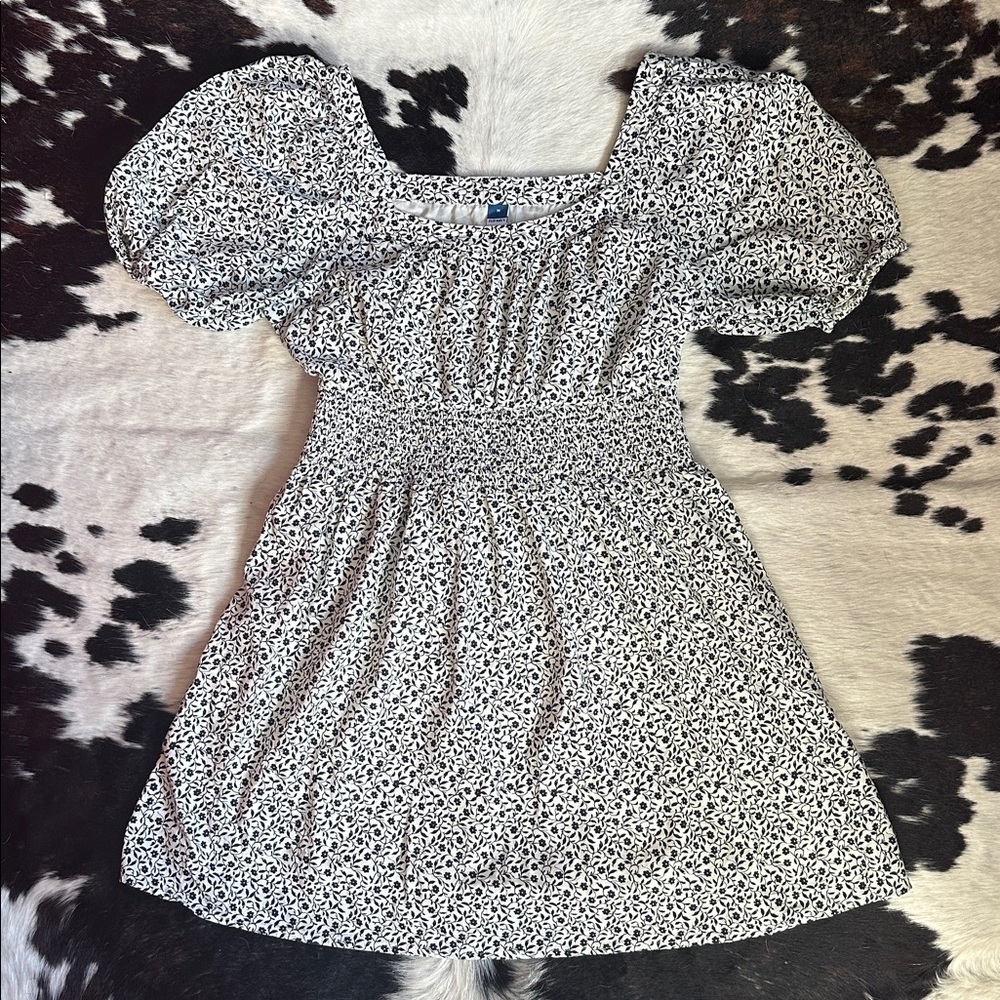Black and White Floral Mini Dress with Empire Sleeves Size Medium Old Navy